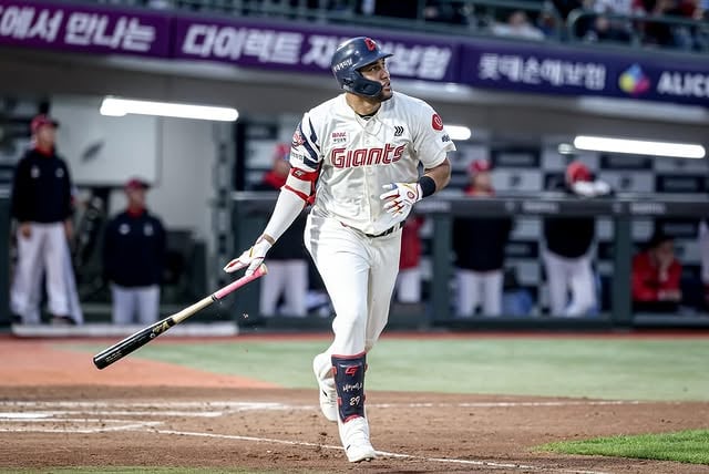 롯데 자이언츠, 디시트렌드 야구 팬 투표 1위…뜨거운 응원 폭발