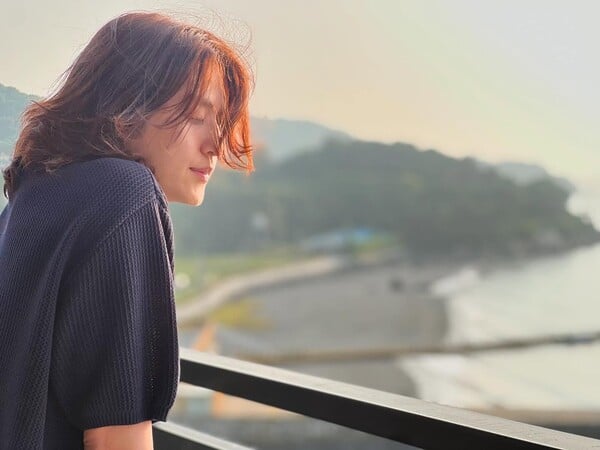 [디시트렌드] 이솔로몬, '한 폭의 그림이 되어'로 감성 저격 1위