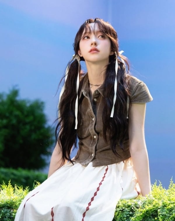 문샤넬, 디시트렌드 정복…여자 솔로가수 1위의 눈빛이란