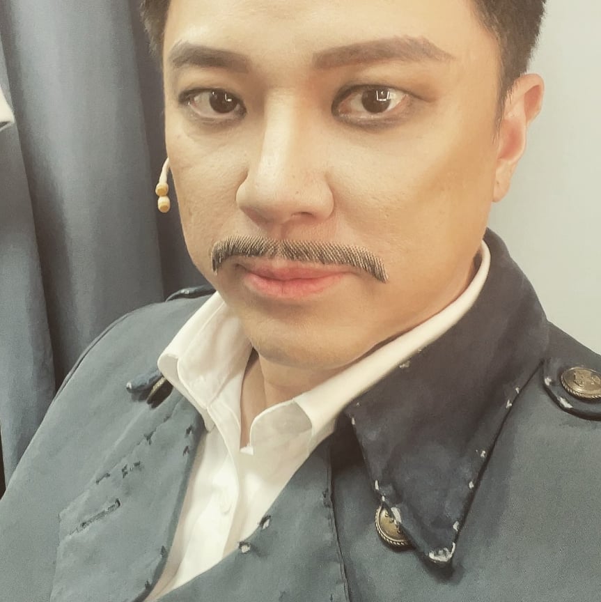 뮤지컬 배우 정성화, 디시트렌드 3관왕 등극…팬들의 뜨거운 사랑 입증